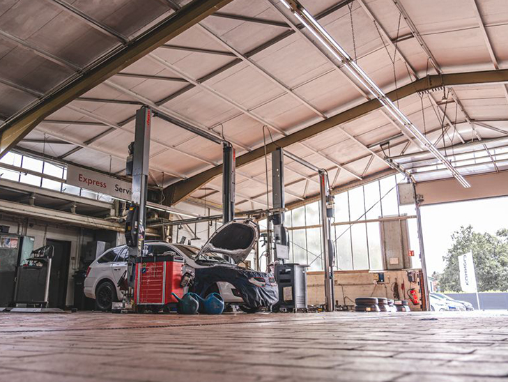 Blick in die Wekstatt. Blick in die Wekstatt.